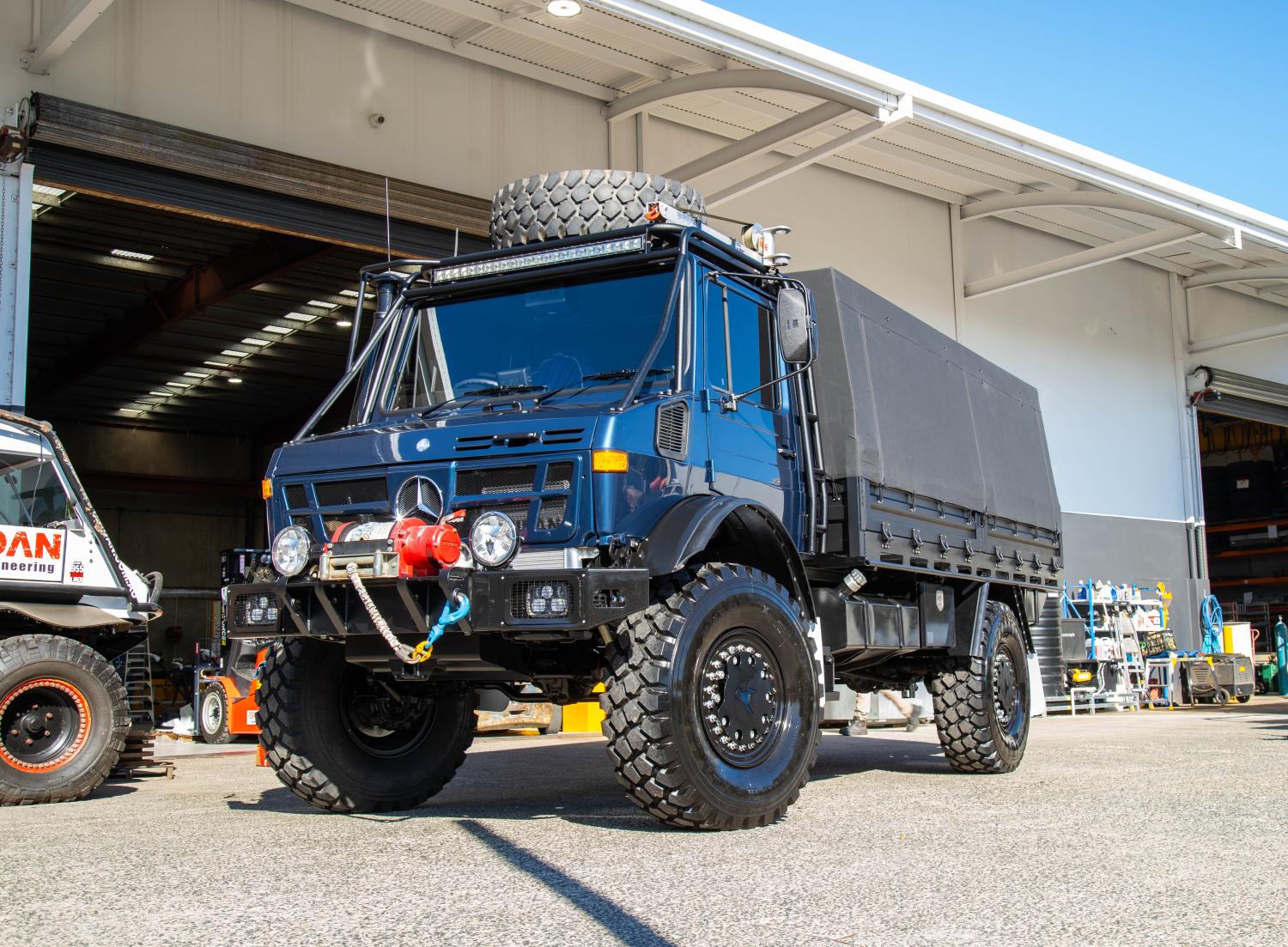 Image for 1988 U1700 Single Cab